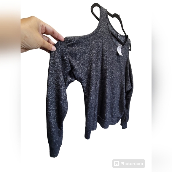 NWT XL Gray Cold Shoulder Long Sleeve Knit Blouse - Picture 2 of 5